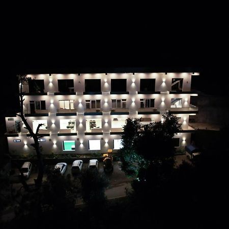 Hotel Candle Wood Chamba  Exterior foto